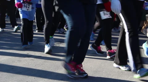 Feet of Crowd in Race Vidéo 33032785