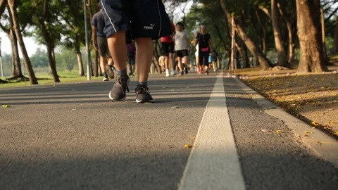 Feet of female runner getting ready tying running shoes. Видео 107026311