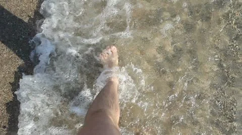 Feet going to the seashore Video stock 12271466