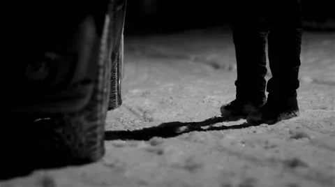 Feet at night in the snow near the car Vidéo 59555088