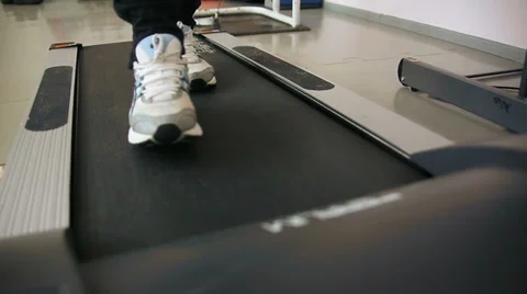 Feet on running , the simulator. Video stock 37414631