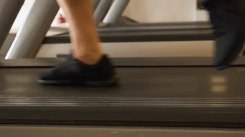 Feet running on treadmill 스톡 동영상 118261444