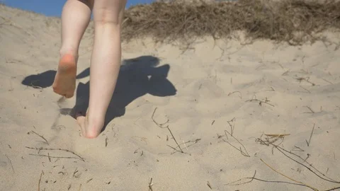 Feet in sand Video stock 89790389