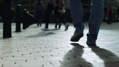 Feet walking  動画素材 75177828