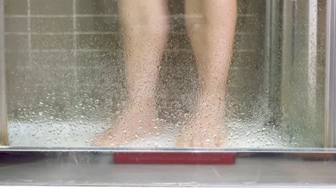 Feets taking shower Vidéo 317494091
