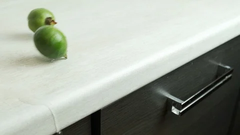 Feijoas are falling on the table Stockbeeldmateriaal 119724555