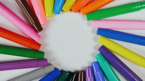 The felt pen on the turntable. The marker spin rotate. Twist, create pattern 動画素材 166423999