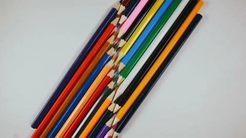 The felt pen on the turntable. The marker spin rotate. Twist, create pattern 動画素材 166424374