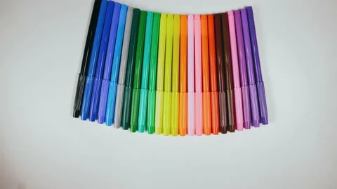 The felt pen on the turntable. The marker spin rotate. Twist, create pattern 動画素材 168497896