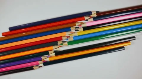 The felt pen on the turntable. The marker spin rotate. Twist, create pattern 動画素材 168498334