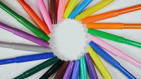 The felt pen on the turntable. The marker spin rotate. Twist, create pattern 動画素材 170261109