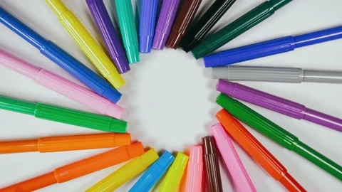 The felt pen on the turntable. The marker spin rotate. Twist, create pattern 動画素材 170315816