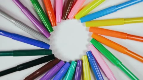 The felt pen on the turntable. The marker spin rotate. Twist, create pattern 動画素材 170406334