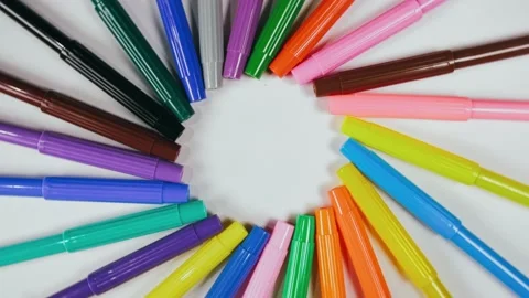 The felt pen on the turntable. The marker spin rotate. Twist, create pattern 動画素材 170612937