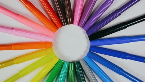 The felt pen on the turntable. The marker spin rotate. Twist, create pattern 動画素材 170722709