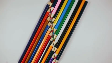 The felt pen on the turntable. The marker spin rotate. Twist, create pattern 動画素材 170844219