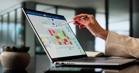 Female Analyst Utilizing Heatmap Analytics On Laptop For Data Visualization Stock Photos