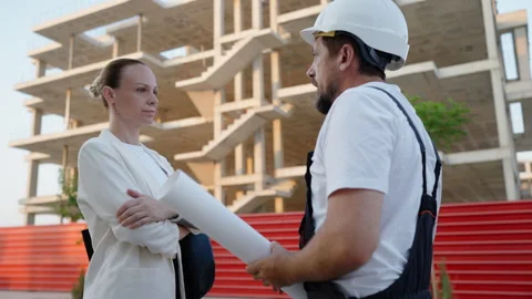 Female architect confronting a construction worker while reviewing building.. Stock Footage 341333989