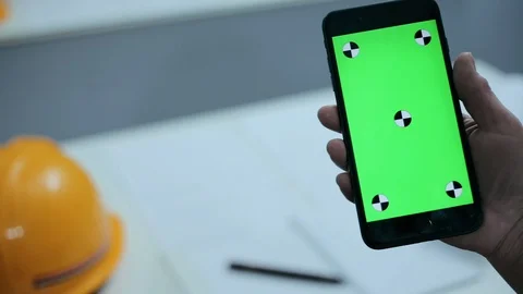 Female Architect Using Mobile Phone - Smartphone With Chroma Key Green Screen 스톡 동영상 129777604