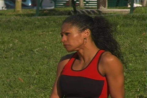 Female Athlete Eats an Apple Видео 100447