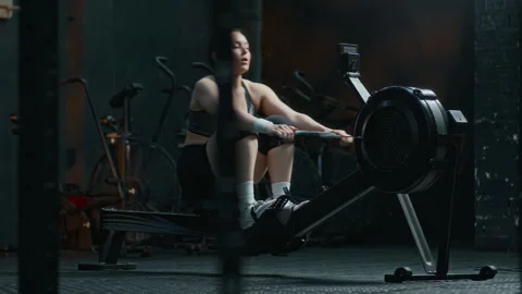 Female Athlete Using Rowing Machine during Her Upper Body Workout Video stock 282430768