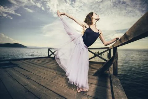 Female ballet dancer Stock Photos