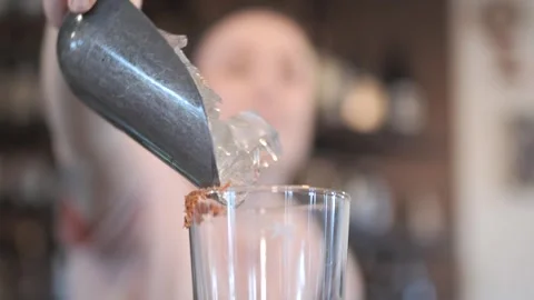 Female Bartender Adding Ice to Glass for Margarita Preparation 스톡 동영상 305021920