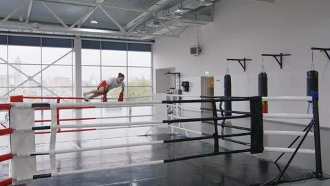 Female Boxer Exercising on Ring Vidéo 119086460