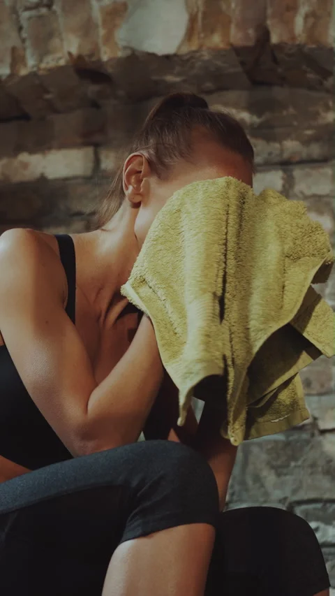 Female boxer resting after workout 스톡 동영상 340282125