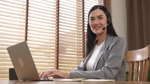 Female call center operator or customer service helpdesk staff. Blithe 스톡 동영상 255823528