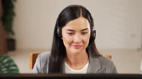 Female call center operator or customer service helpdesk staff. Blithe 스톡 동영상 257640873
