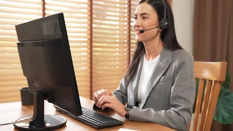 Female call center operator or customer service helpdesk staff. Blithe 스톡 동영상 257791394