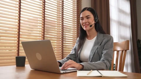 Female call center operator or customer service helpdesk staff. Blithe 스톡 동영상 266751398