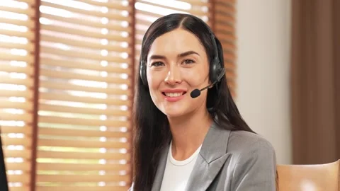 Female call center operator or customer service helpdesk staff. Blithe 스톡 동영상 267293712