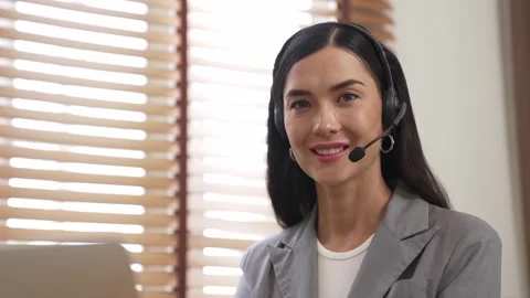 Female call center operator or customer service helpdesk staff. Blithe 스톡 동영상 269708826