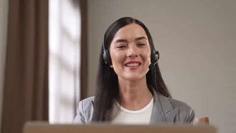 Female call center operator or customer service helpdesk staff. Blithe 스톡 동영상 274979518