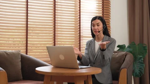 Female call center operator or customer service helpdesk staff. Blithe 스톡 동영상 276382407