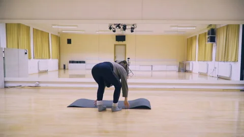 Female caucasian influencer is prepairing for stream, vlog. Stock Footage 152180553