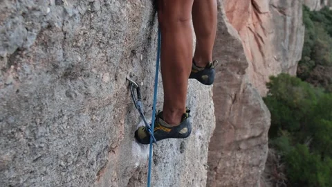 Female climber 4K Stock Footage 209280671