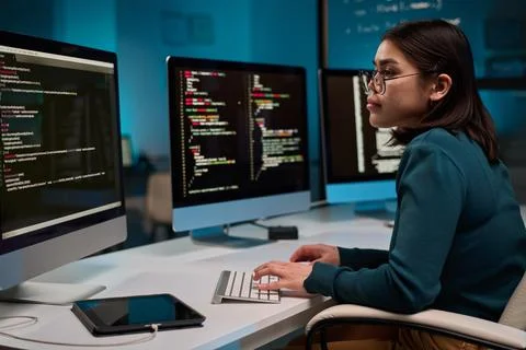 Female Computer Programmer Typing at Keyboard Stock-Fotos