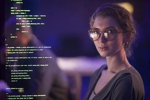 Female Computer Programmer At Work Foto stock