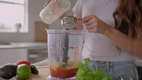 Female cook using nutritional yeast in meal 库存影片 220753576