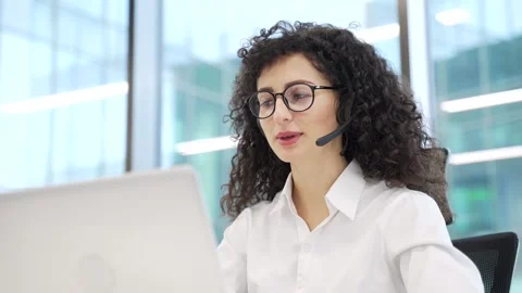 Female corporate operator in headset working in customer support service  스톡 동영상 334106850