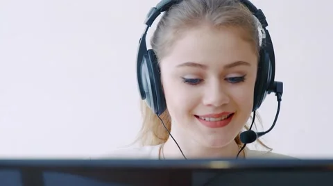 Female customer support operator with headset and smiling Video stock 61303880