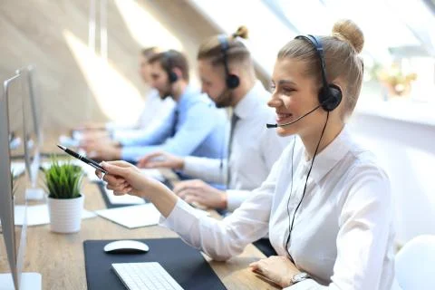 Female customer support operator with headset and smiling. Foto stock