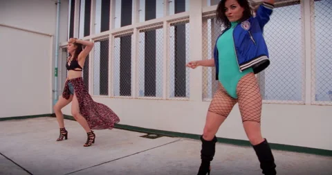 Female Dance Crew Performing On Rooftop 動画素材 172368990