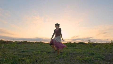 Female dance in the field Stock Footage 117295688