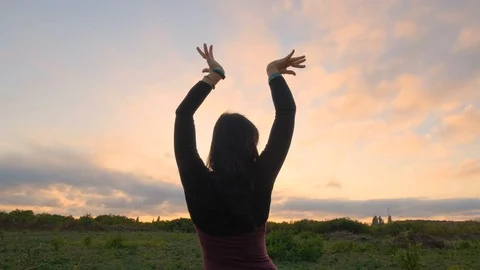 Female dance in the field Stock Footage 117295802