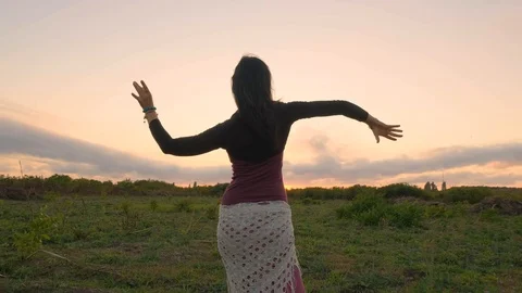 Female dance in the field Stock Footage 117296012