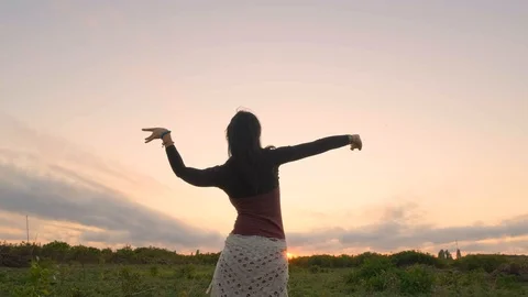 Female dance in the field Stock Footage 117296024
